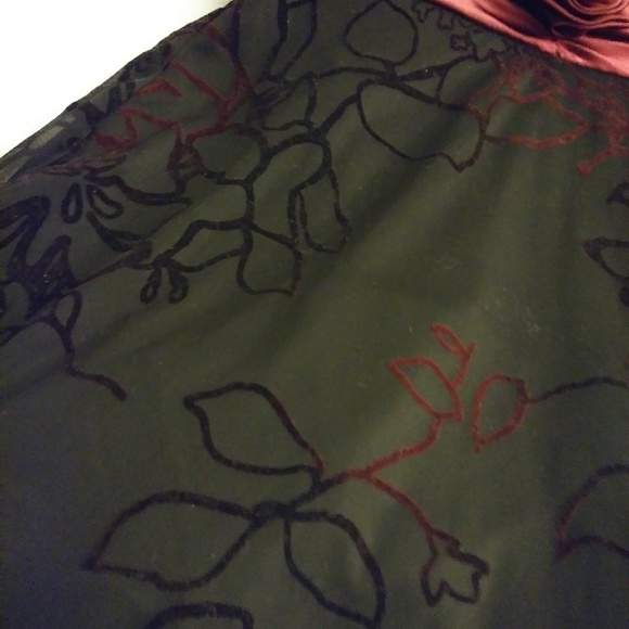 ***SOLD***Black and red party dress - Picture 3 of 4